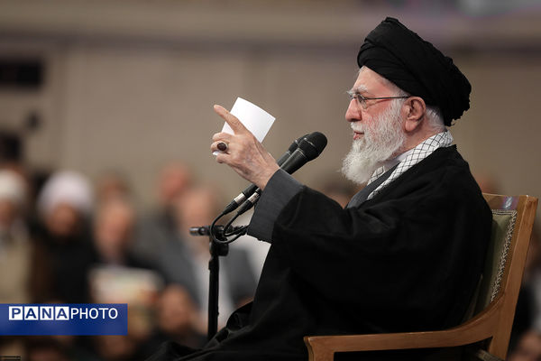 دیدار خانواده شهدای اقتدار با رهبر انقلاب در روز میلاد امیرالمومنین علیه‌السلام