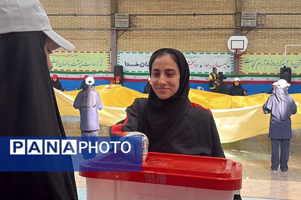 انتخابات شور انگیز ورزشی با حضور مسئولین آموزش و پرورش و جوانه های ورزش در اسلامشهر 