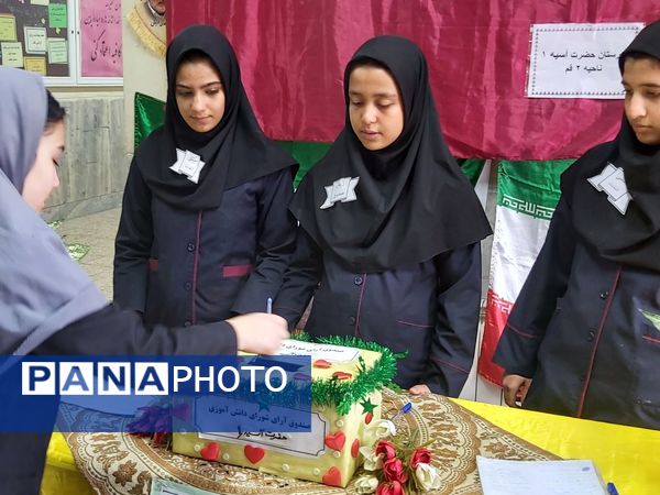 جلوه‌هایی از انتخابات شورای دانش‌آموزی در مدرسه حضرت آسیه(س) قم