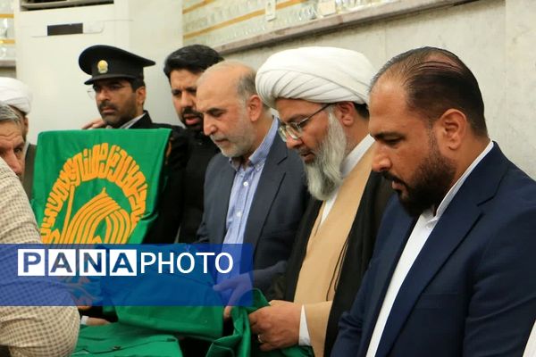 مراسم زیر سایه خورشید و غباروبی ضریح مطهر بی بی سکینه خاتون(س) در بخش صفادشت ملارد