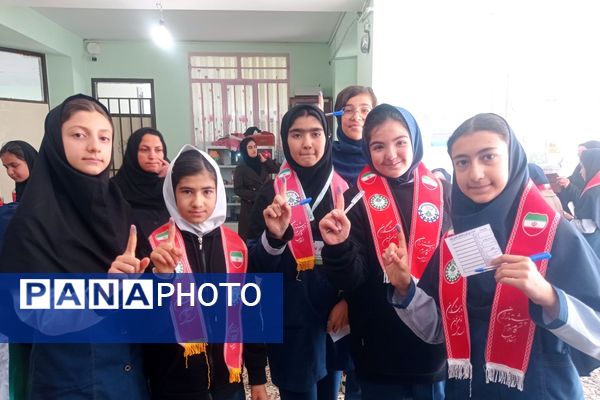 انتخابات شورای دانش‌آموزی در مدرسه شهید خاقانی شهرستان شیروان