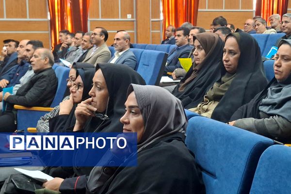 نشست فصلی مدیران شهرستان قرچک