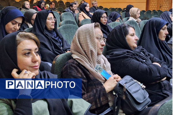 آیین تقدیر از انجمن‌های اولیا و مربیان برتر و تبیین فرآیند انتخابات شورای انجمن اولیا و مربیان ناحیه یک شیراز 