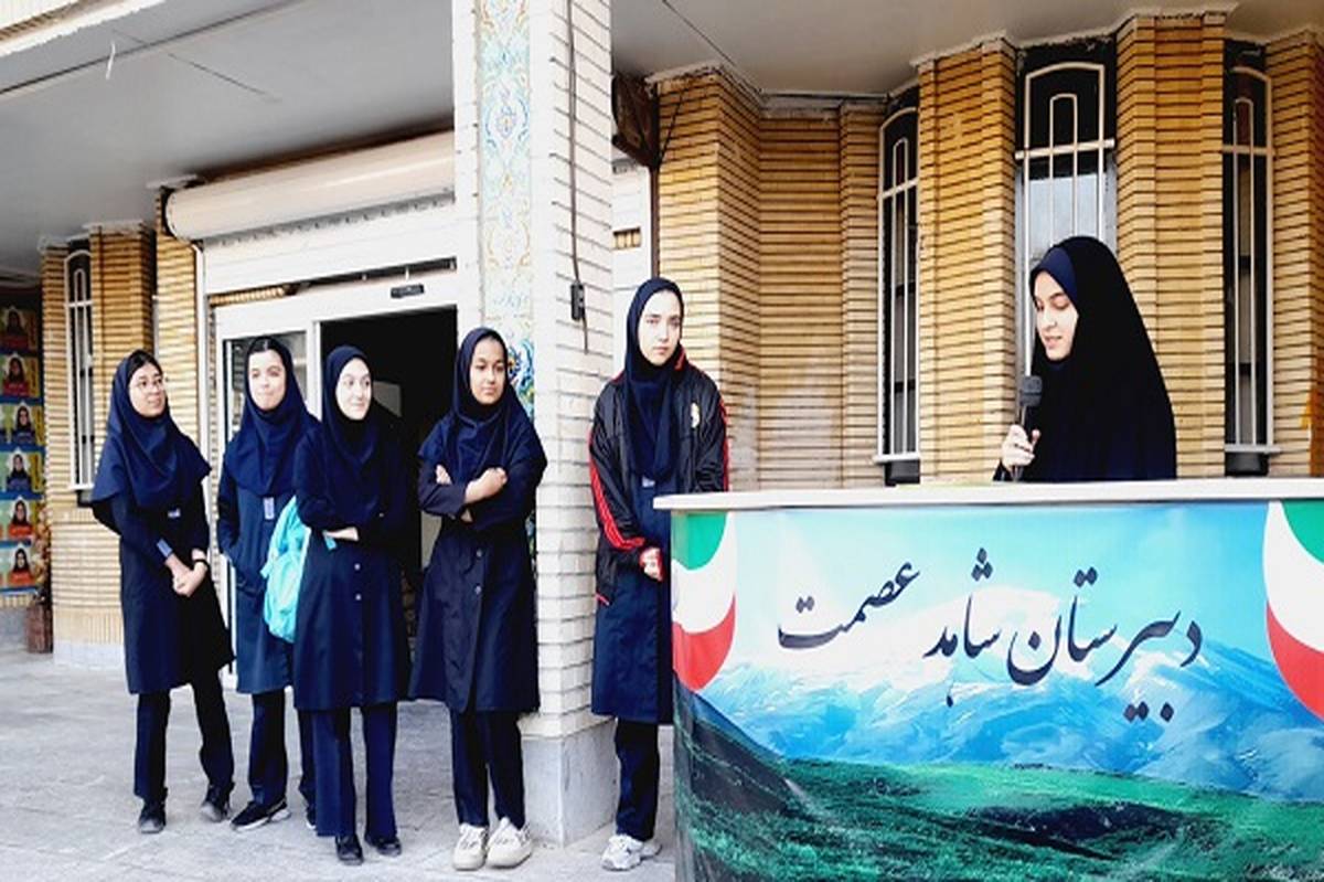 طنین غزلهای حافظ در مراسم صبحگاه مدرسه شاهد عصمت ناحیه ۳ کرج