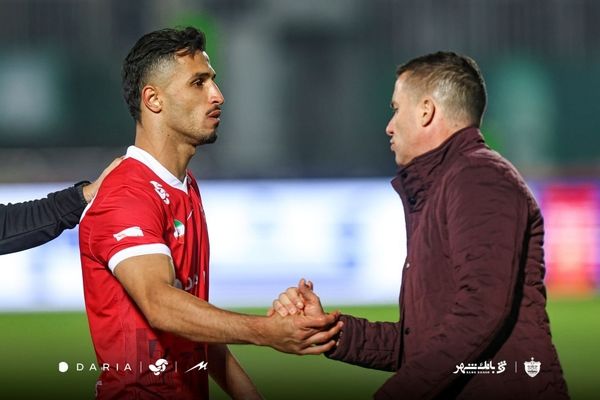 ورزشگاه دستگردی میزبان پرسپولیس - پیکان