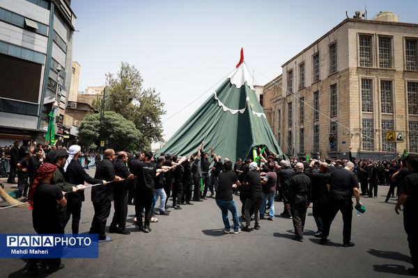 خیمه‌سوزان ظهر عاشورا در چهارراه گلوبندک تهران