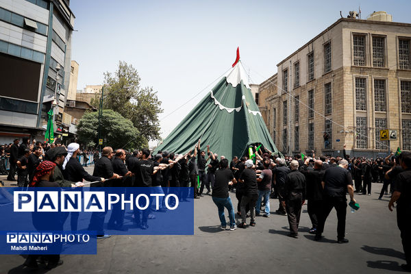 خیمه‌سوزان ظهر عاشورا در چهارراه گلوبندک تهران