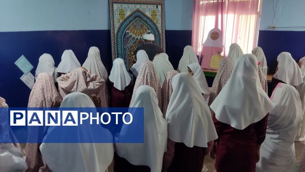 برگزاری نماز جماعت در دبستان مولوی فین