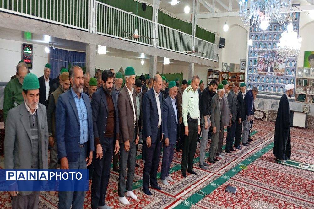 نماز جمعه همزمان با ایام فاطمیه در مسجد جامع شهر بارنیشابور