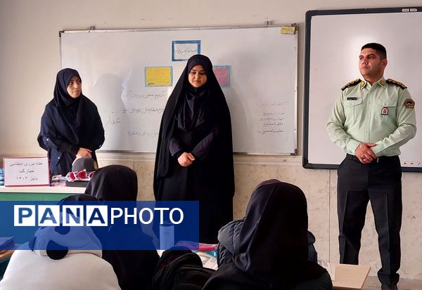 مراسم گرامیداشت هفته نیروی انتظامی در مدارس شهرستان فیروزکوه