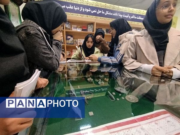 بازدید دانش آموزان دبیرستان نمونه اندیشه از موزه آرامگاه مدرس 