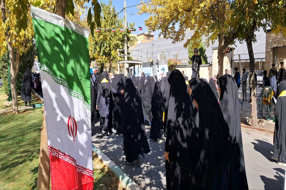 راهپیمایی یوم الله ۱۳ آبان نمایش وحدت نسل‌ها علیه استکبار