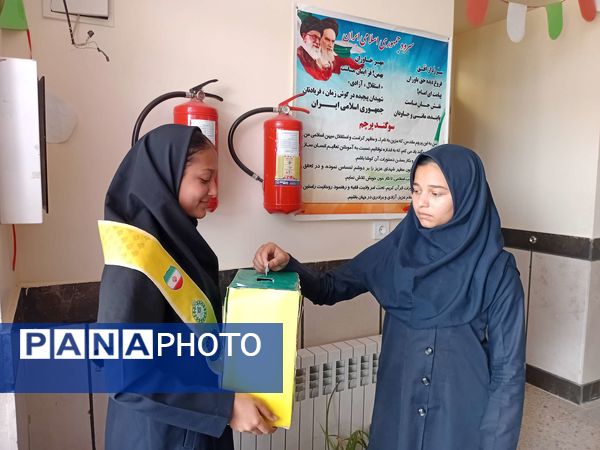 ساخت و راه‌اندازی بازی جعبه آرامش در مدرسه مادرمهربان خلیل آباد