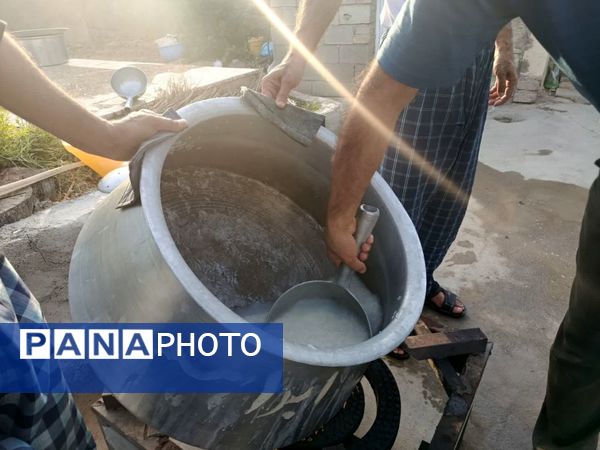 پخت و توزیع نذری در روز تاسوعای حسینی روستای حسن آباد داراب استان فارس