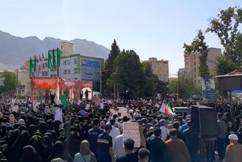 پیکر شهدا توسط مردمان داغ‌دار اما سر‌افراز خرم آباد