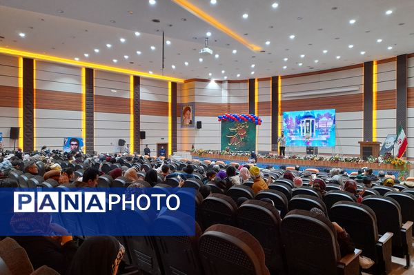 اجرای برنامه هم‌ساده‌ها در سالن سینما ۱۹بهمن پایگاه هوایی شیراز