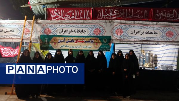 دانش‌آموزان با عشق در موکب امام حسین (ع) پذیرای زائران شدند