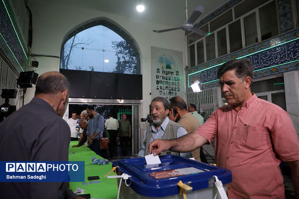 انتخابات چهاردهمین دوره ریاست جمهوری در مسجدالنبی میدان نبوت