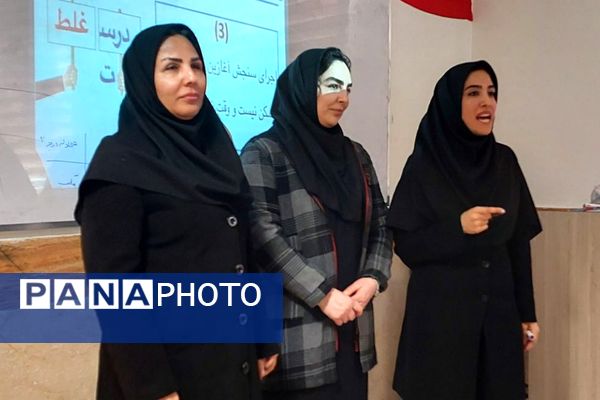  کارگاه تبیین و واکاوی ضروریات سفر یادگیری در دبیرستان‌ نمونه‌دولتی ولایت بهارستان‌دو