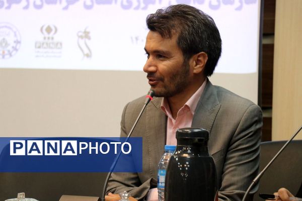 نشست صمیمانه قائم ‌مقام سازمان دانش‌آموزی کشور با روسای ادارات و مدرسین خراسان رضوی