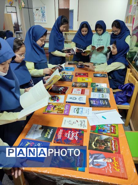 نمایشگاه کتاب در دبستان آرمینه مصلی نژاد 
