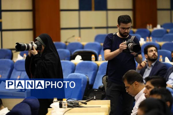 نشست خبری استاندار همدان با اصحاب رسانه