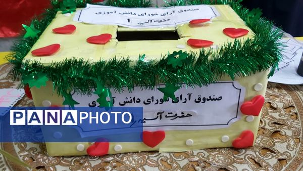 جلوه‌هایی از انتخابات شورای دانش‌آموزی در مدرسه حضرت آسیه(س) قم