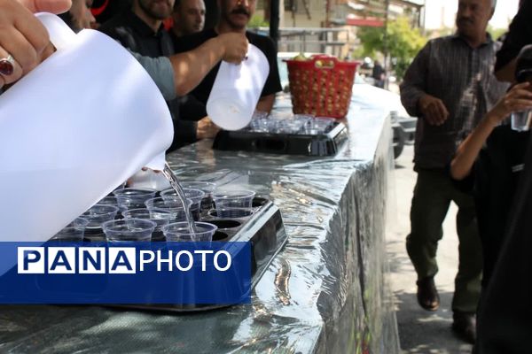 زنجیر زنی صبح عاشورا؛ خرامه در سوگ حسین(ع)