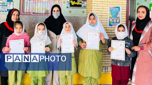 تقدیر از برگزیدگان ویژه‌برنامه هفته جهانی فضا در مدارس حاجی‌آباد