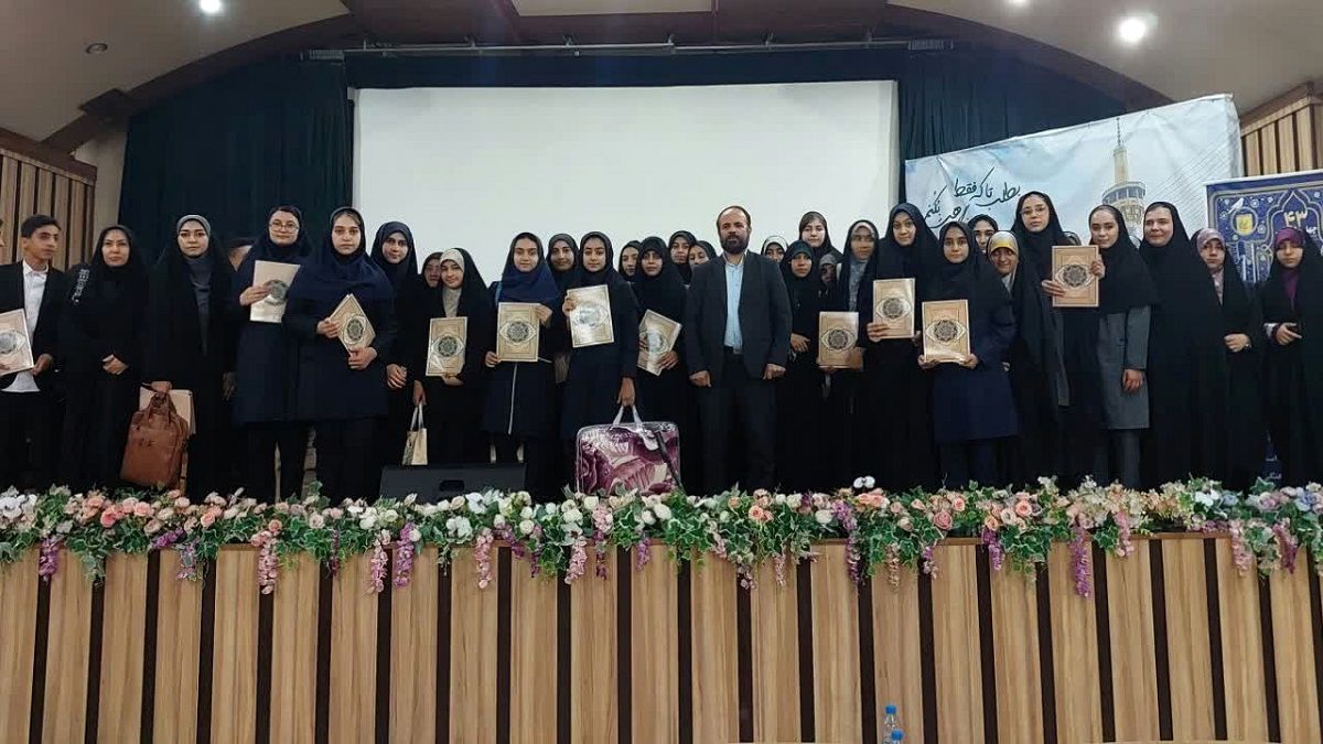 تقدیر از دانشآموزان و فرهنگیان البرز در مسابقات قرآن،عترت و نماز در کانون امام علی (ع)
