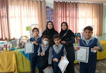 گرامیداشت هفته پژوهش در دبستان ثارالله ناحیه دو شهرری 