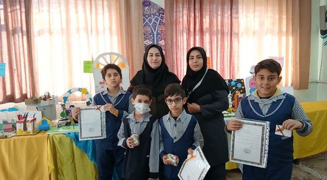 گرامیداشت هفته پژوهش در دبستان ثارالله ناحیه دو شهرری 