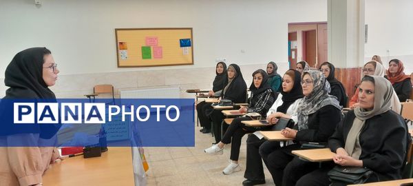 اولین جلسه دیدار چهره به چهره اولیا با دبیران دبیرستان فرزانگان استعداد درخشان ملارد
