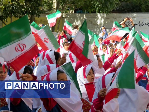 نواختن زنگ اول مهر در مدرسه شهدا فرهنگی 