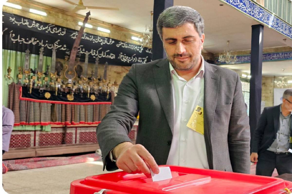 مدیر آموزش و پرورش منطقه ۴ تهران در مرحله دوم انتخابات ریاست جمهوری شرکت کرد