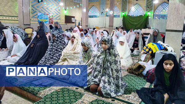 مراسم معنوی اعتکاف دانش‌آموزی در مسجد امام خمینی(ره)