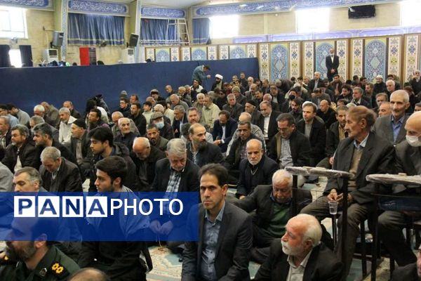 حضور پررنگ بسیجیان و اقشار مختلف مردم در نماز جمعه صفادشت