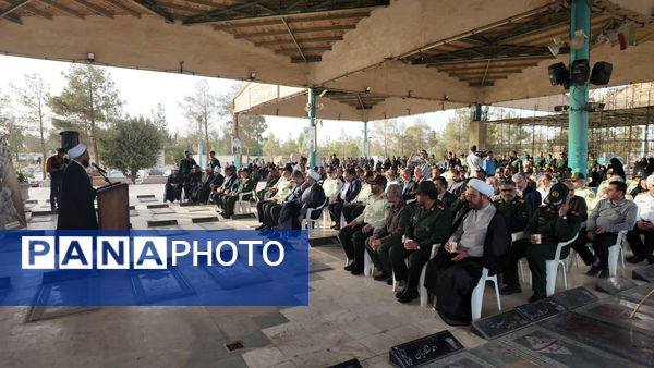 عطر افشانی گلزار شهدا؛ تجدید پیمان با آسمان در یزد
