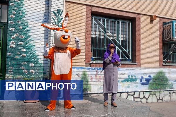 بمناسبت روز جهانی کودک برپایی جشنواره صبحانه سالم در دبستان پسرانه سرافراز ناحیه۷ مشهد