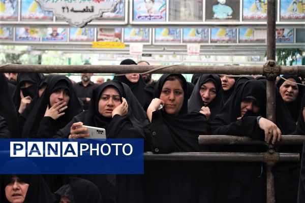 جلوه‌های حزن و خشم در مراسم تشییع شهدا