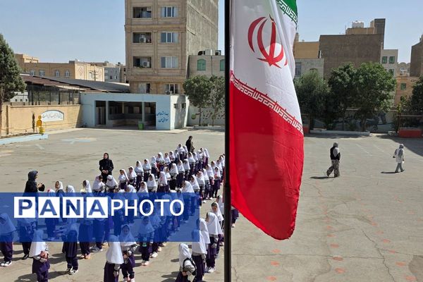 آغاز تحصیل کلاس اولی‌ها با جشن شکوفه‌ها در فرزانگان رباط‌کریم