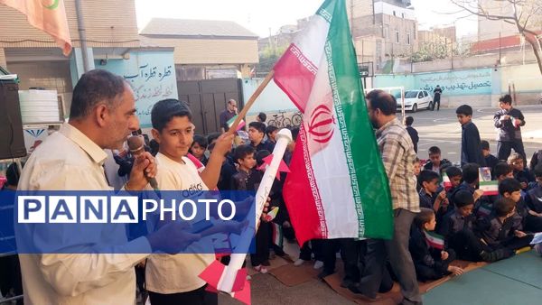 آیین بزرگداشت روز دانش آموز در دبستان سمیه قم