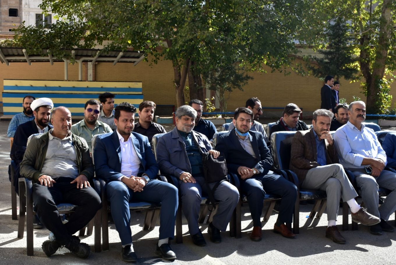 جشن روز دانش‌آموز در دبیرستان امام خمینی (ره) با حضور مسئولان، ورزشکاران و هنرمندان برگزار شد