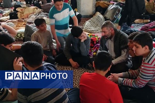  حس و حال معنوی دانش آموزان شرکت کننده در اعتکاف دانش آموزی مسجد مصلی طوقچی اصفهان