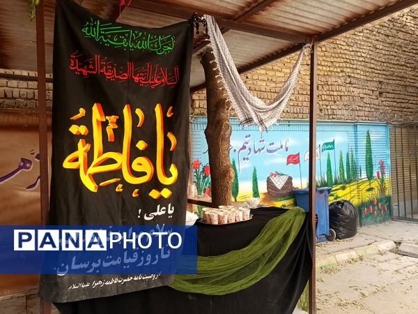 عطر فاطمی در فضای آموزش دبیرستان میرزا جعفر سروقد با برپایی ایستگاه صلواتی 