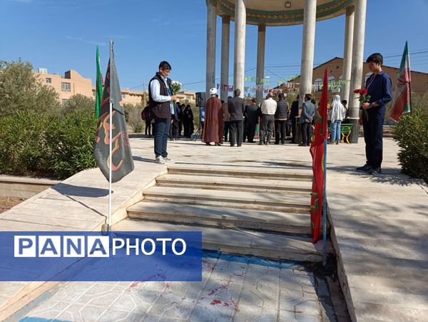غبارروبی مزار شهدای گمنام دانشگاه آزاد اسلامی واحد کاشمر 