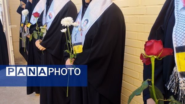 دبیرستان دخترانه حضرت معصومه سلام الله علیها میزبان پیکر شهید گمنام 