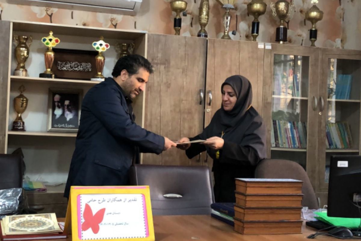  تجلیل از آموزگاران فعال طرح “حامی” در مدرسه هدی  شهرقدس