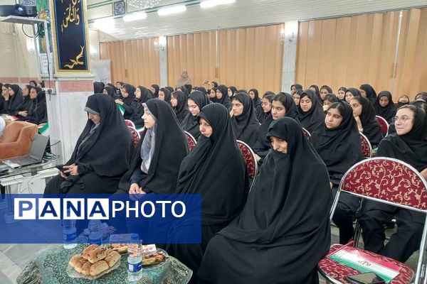 برگزاری یادواره شهدا به مناسبت هفته دفاع مقدس در دبیرستان حضرت زینب(س) ناحیه یک شهرری