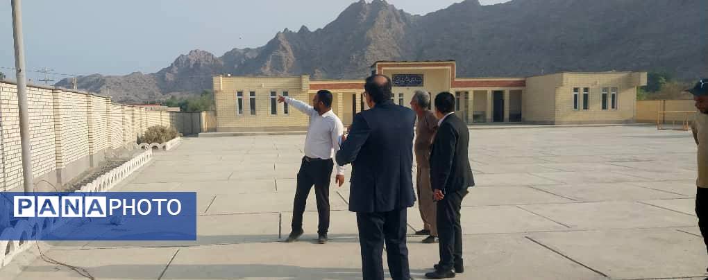 بازدید مدیر آموزش و پرورش ناحیه یک بندرعباس از مدارس روستای سرزه و خاروک